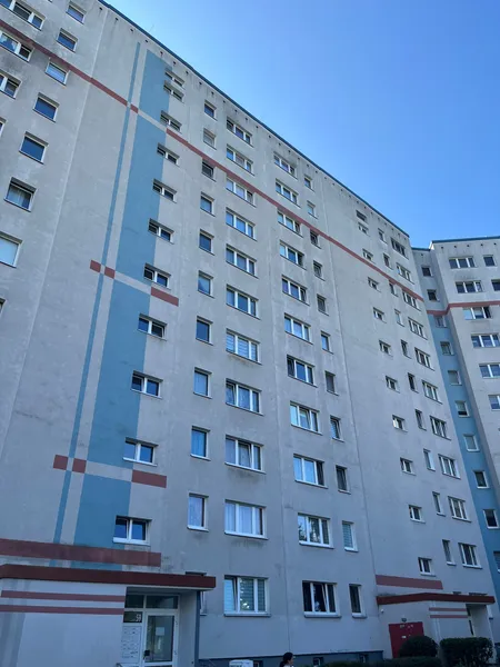Exklusive 3-Zimmer-Wohnung mit 2 Balkonen, vollsaniertem Bad & Einbauküche! — photo 1